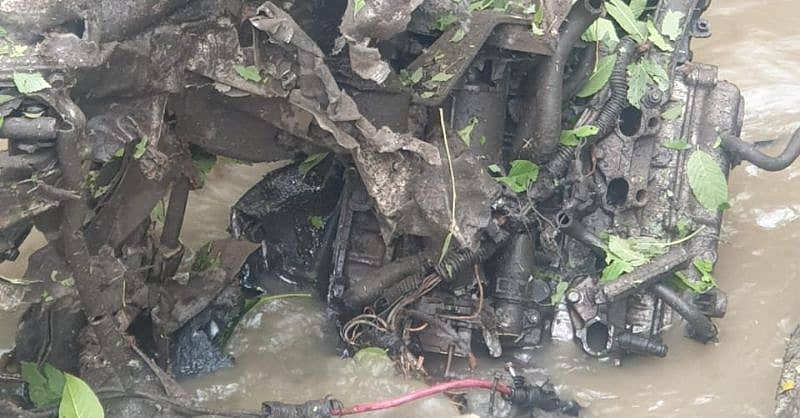 ಸ್ಪೋಟಕ ಹೊತ್ತೊಯ್ಯುತ್ತಿದ್ದ ಕಾರನ್ನು ತಡೆದು, ಆ ನಂತರ ಸ್ಪೋಟಿಸಿರುವ ದೃಶ್ಯ