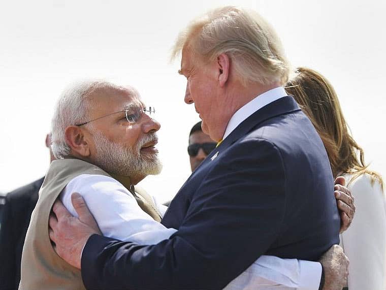 ಗುಜರಾತ್ನ ಅಹಮದಾಬಾದ್ನಲ್ಲಿ ನಡೆದಿದ್ದ ನಮಸ್ತೆ ಟ್ರಂಪ್ ಸಮಾರಂಭದಲ್ಲಿ ಮೋದಿ ಮತ್ತು ಟ್ರಂಪ್ ಅವರ ಆತ್ಮೀಯ ಅಪ್ಪುಗೆಯ ಕ್ಷನ
