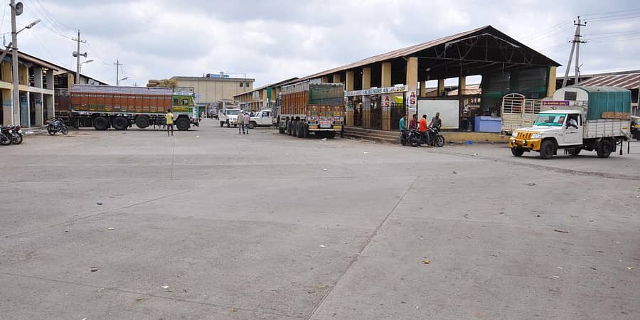 ಬಂದ್ ಹಿನ್ನೆಲೆಯಲ್ಲಿ ರೈತರು, ವ್ಯಾಪಾರಸ್ಥರು ಇಲ್ಲದೆ ಬಿಕೋ ಎನ್ನುತ್ತಿದ್ದ ವಿಜಯಪುರ ಎಪಿಎಂಸಿ ಆವರಣ –ಪ್ರಜಾವಾಣಿ ಚಿತ್ರ