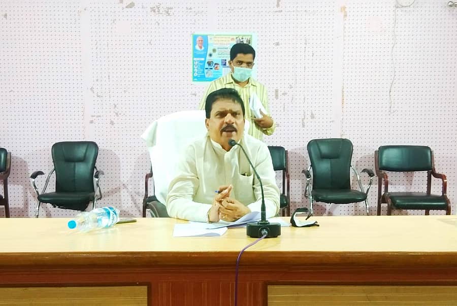 ಹುಮನಾಬಾದ್‍ನ ತಾಲ್ಲೂಕು ಪಂಚಾಯಿತಿ ಸಭಾಂಗಣದಲ್ಲಿ ಮಂಗಳವಾರ ನಡೆದ ಸಭೆಯಲ್ಲಿ ಶಾಸಕ ರಾಜಶೇಖರ ಪಾಟೀಲ ಮಾತನಾಡಿದರು