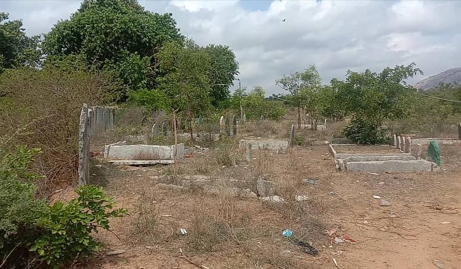 ಚಿಂತಾಮಣಿ ತಾಲ್ಲೂಕಿನ ನಿಮ್ಮಕಾಯಲಹಳ್ಳಿಯ ಮುಸ್ಲಿಂ ಖಬರಸ್ಥಾನ