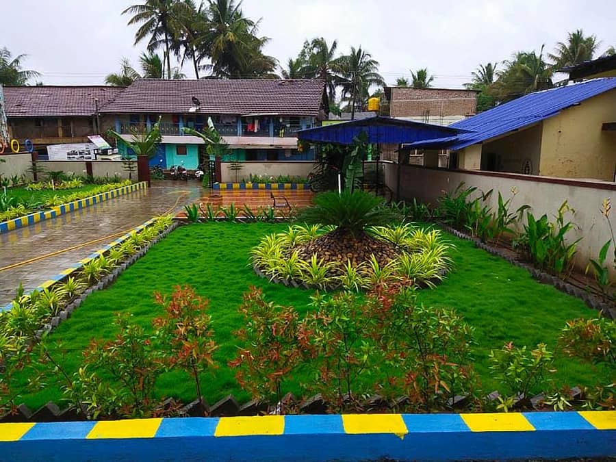 ಬೆಳಗಾವಿ ಜಿಲ್ಲೆ ಖಾನಾಪುರ ತಾಲ್ಲೂಕಿನ ಬೀಡಿ ಗ್ರಾಮ ಪಂಚಾಯಿತಿ ಆವರಣ ಹಸಿರಿನಿಂದ ಕಂಗೊಳಿಸುತ್ತಿದೆ