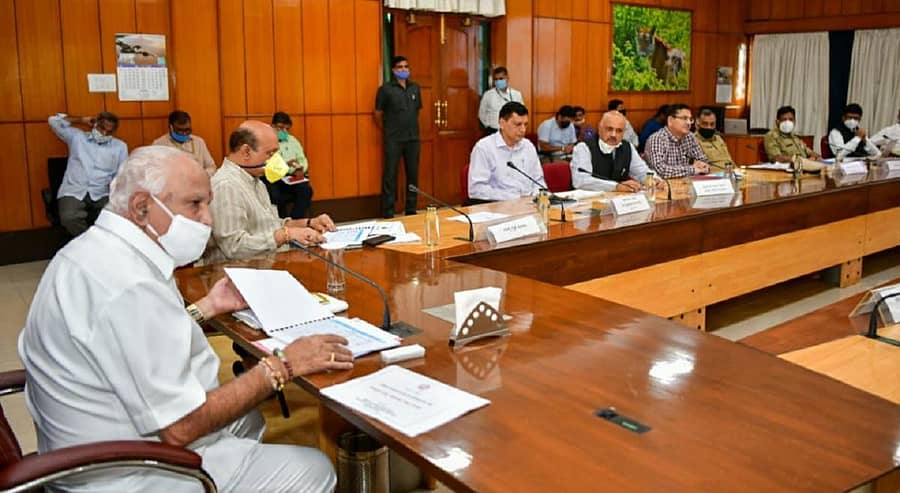 ಸಭೆಯಲ್ಲಿ ಮುಖ್ಯಮಂತ್ರಿ ಬಿ.ಎಸ್‌.ಯಡಿಯೂರಪ್ಪ, ಗೃಹ ಸಚಿವ ಬಸವರಾಜ ಬೊಮ್ಮಾಯಿ ಮತ್ತು ಹಿರಿಯ ಅಧಿಕಾರಿಗಳು ಇದ್ದರು