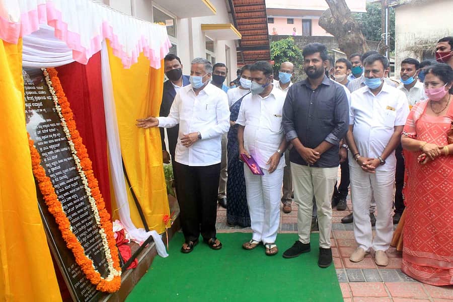 ಮಡಿಕೇರಿಯಲ್ಲಿ ಶುಕ್ರವಾರ ಡಿಜಿಟಲ್ ಗ್ರಂಥಾಲಯವನ್ನು ಸಚಿವ ವಿ.ಸೋಮಣ್ಣ ಉದ್ಘಾಟಿಸಿದರು