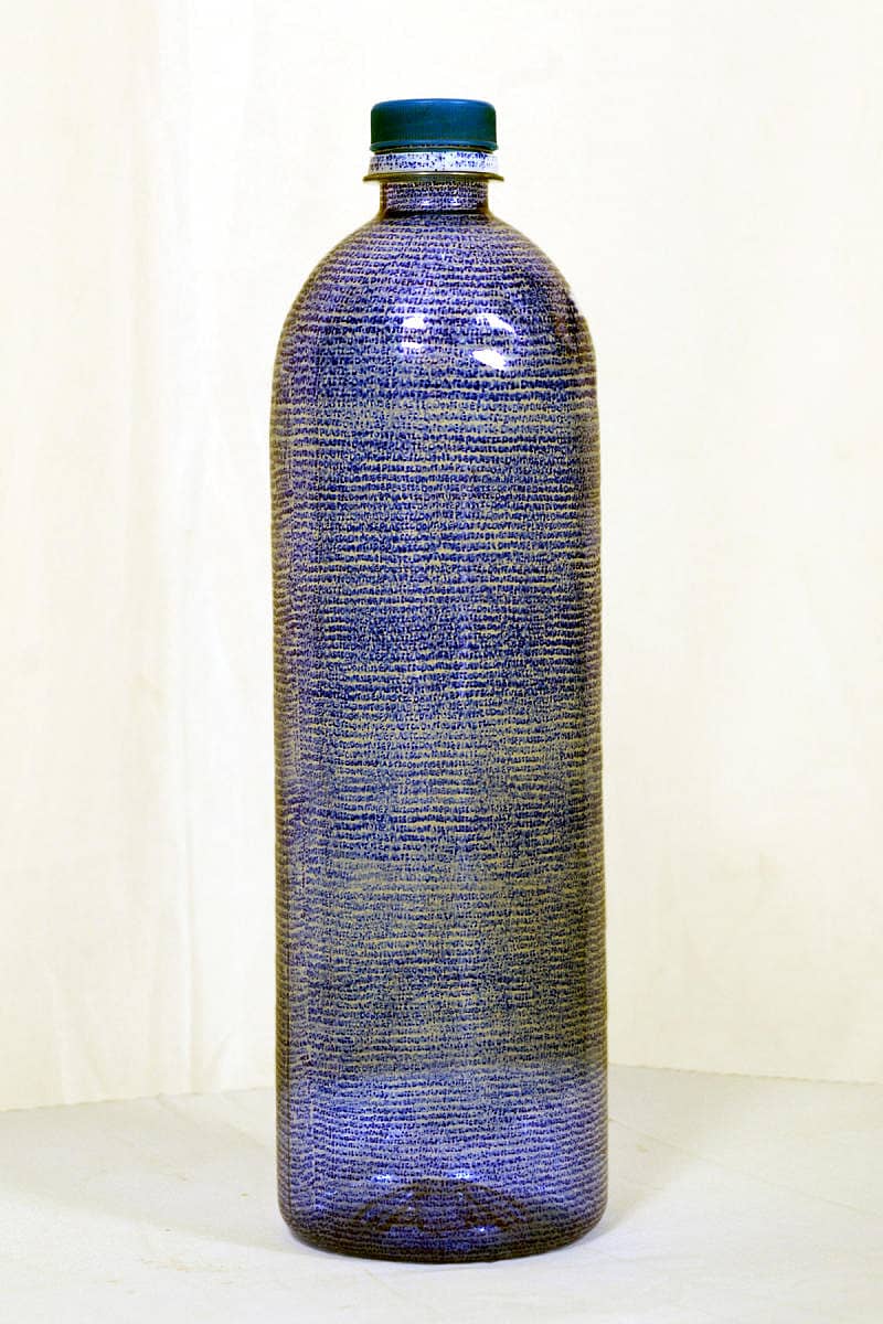 ಅಕ್ಷರ ಬರೆದಿರುವ ಬಾಟಲ್