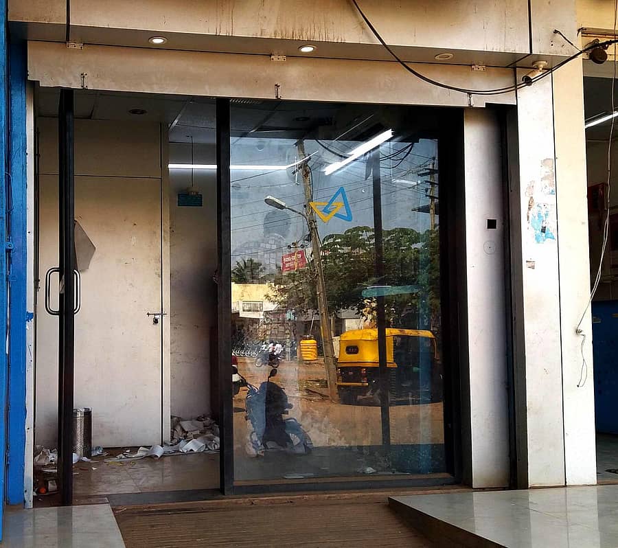 ವಿಜಯಪುರದ ಚನ್ನರಾಯಪಟ್ಟಣ ಸರ್ಕಲ್ನ ಕೆನರಾ ಬ್ಯಾಂಕ್ ಎಟಿಎಂನ ಅವ್ಯವಸ್ಥೆ