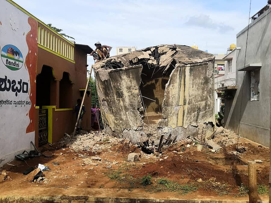 ಕುಸಿದು ಬಿದ್ದಿರುವ ಓವರ್‌ ಹೆಡ್‌ ಟ್ಯಾಂಕ್‌