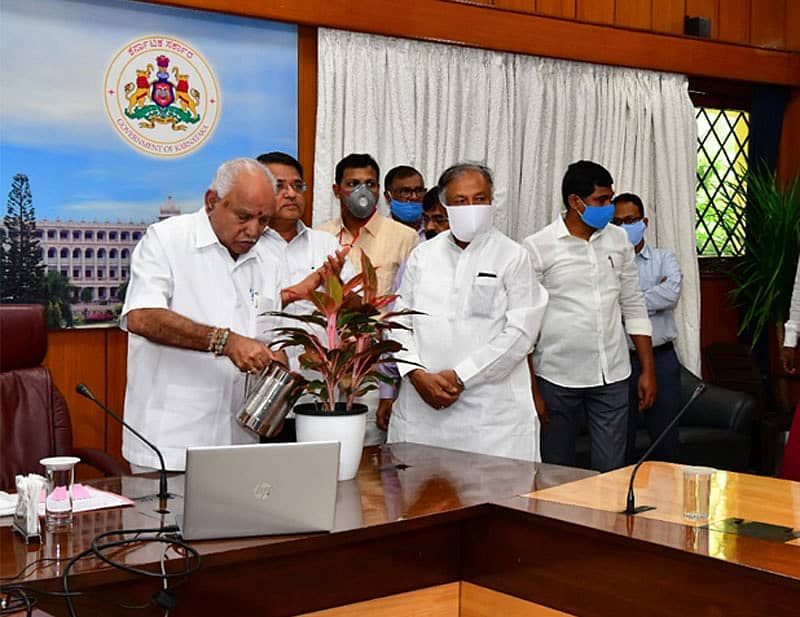 ಕಲ್ಯಾಣ ಕರ್ನಾಟಕ‌ ಮಾನವ ಸಂಪನ್ಮೂಲ‌, ಕೃಷಿ ಹಾಗೂ ಸಾಂಸ್ಕೃತಿಕ ಸಂಘದ  ಕಲಬುರಗಿ ವಿಭಾಗದ ನೂತನ ಕಚೇರಿ ಉದ್ಘಾಟನೆಯನ್ನು ವಿಡಿಯೊ ಕಾರ್ಯಕ್ರಮದ ಮೂಲಕ ಮುಖ್ಯಮಂತ್ರಿ ಬಿ.ಎಸ್.ಯಡಿಯೂರಪ್ಪ ಅವರು ಮಂಗಳವಾರ ಗೃಹ ಕಚೇರಿ ಕೃಷ್ಣಾದಲ್ಲಿ ನಡೆಸಿದರು. 