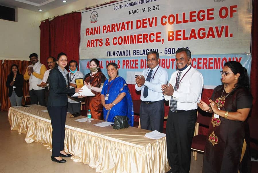 ಬೆಳಗಾವಿಯ ಎಸ್‌ಕೆಇ ಸಂಸ್ಥೆಯ ಆರ್‌ಪಿಡಿ ಕಾಲೇಜಿನಲ್ಲಿ ವಿದ್ಯಾರ್ಥಿಗಳಿಗೆ ವಾರ್ಷಿಕ ಬಹುಮಾನ ವಿತರಣಾ ಸಮಾರಂಭ ನಡೆಯಿತು