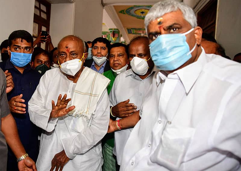 ರಾಜ್ಯಸಭೆ ಚುನಾವಣೆಗೆ ಜೆಡಿಎಸ್‌ ಅಭ್ಯರ್ಥಿಯಾಗಿ ಮಾಜಿ ಪ್ರಧಾನಿ ಎಚ್‌.ಡಿ.ದೇವೇಗೌಡ ನಾಮಪತ್ರ ಸಲ್ಲಿಸಿದರು