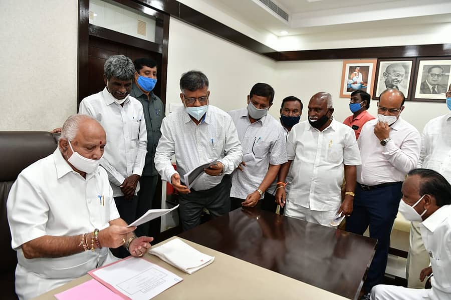 ಮುಖ್ಯಮಂತ್ರಿ ಬಿ.ಎಸ್. ಯಡಿಯೂರಪ್ಪ ಅವರಿಗೆ ಮನವಿ ಸಲ್ಲಿಸಿದ ರಾಜ್ಯ ವೈನ್ ವರ್ತಕರ ನಿಯೋಗ