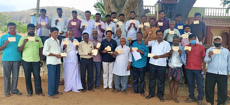 ಕೊರಟಗೆರೆಯಲ್ಲಿ ಬಂಜಾರ ಸಂಘದಿಂದ ಪರಿಶಿಷ್ಟ ಜಾತಿ ಪಟ್ಟಿಯಿಂದ ಬಂಜಾರ ಸಮುದಾಯ ಕೈ ಬಿಡದಂತೆ ಪತ್ರ ಚಳವಳಿ ನಡೆಸಲಾಯಿತು