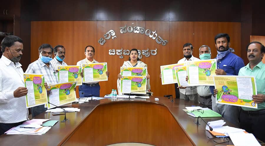 ಸಭೆಯಲ್ಲಿ ‘ಚಿಗುರು ಚಿಂತನ’ ವಿದ್ಯಾರ್ಥಿ ಕೈಪಿಡಿ ಬಿಡುಗಡೆಗೊಳಿಸಲಾಯಿತು.