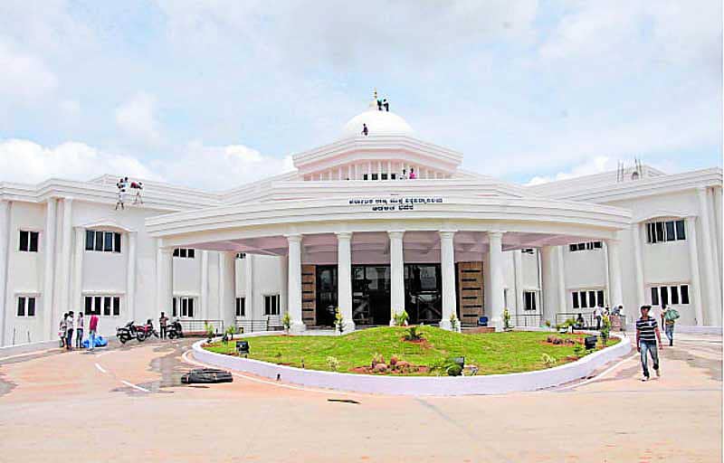 ಮೈಸೂರಿನಲ್ಲಿರುವ ‘ಕರ್ನಾಟಕ ರಾಜ್ಯ ಮುಕ್ತ ವಿಶ್ವವಿದ್ಯಾಲಯ’