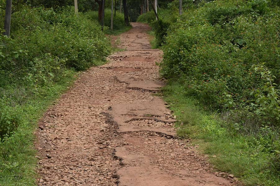 ಕೊಡಗಿನ ದೇವರಪುರ ಹಾಡಿಗೆ ತೆರಳುವ ರಸ್ತೆಯ ದುಃಸ್ಥಿತಿ – ಪ್ರಜಾವಾಣಿ ಚಿತ್ರಗಳು