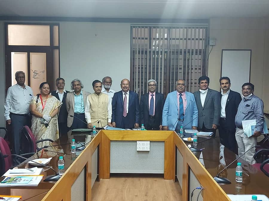 ಬೆಂಗಳೂರಿನಲ್ಲಿ ಶನಿವಾರ ಸರ್ಕಾರದ ಶೈಕ್ಷಣಿಕ ಸಲಹೆಗಾರ ಪ್ರೊ.ಎಂ.ಆರ್.ದೊರೆಸ್ವಾಮಿ ಅವರ ಅಧ್ಯಕ್ಷತೆಯಲ್ಲಿ ನಡೆದ ಮೆಂಟರಿಂಗ್ ಕುರಿತ ಸಭೆಯಲ್ಲಿ ಹಲವು ಶಿಕ್ಷಣ ತಜ್ಞರು ಪಾಲ್ಗೊಂಡಿದ್ದರು