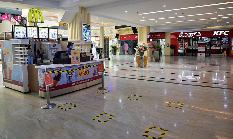 ಗ್ರಾಹಕರಿಲ್ಲದೆ ಖಾಲಿಯಾಗಿದ್ದ ಮೈಸೂರು ರಸ್ತೆಯ ಗೋಪಾಲನ್ ಆರ್ಕೆಡ್ ಮಾಲ್ -ಪ್ರಜಾವಾಣಿ ಚಿತ್ರ