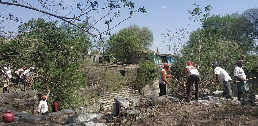 ಅಫಜಲಪುರ ತಾಲ್ಲೂಕಿನ ಮಾಶಾಳ ಗ್ರಾಮದ ಪುರಾತನ ಕೆರೆಯ ಸ್ವಚ್ಛತಾ ಕಾರ್ಯ ಆರಂಭವಾಗಿದೆ