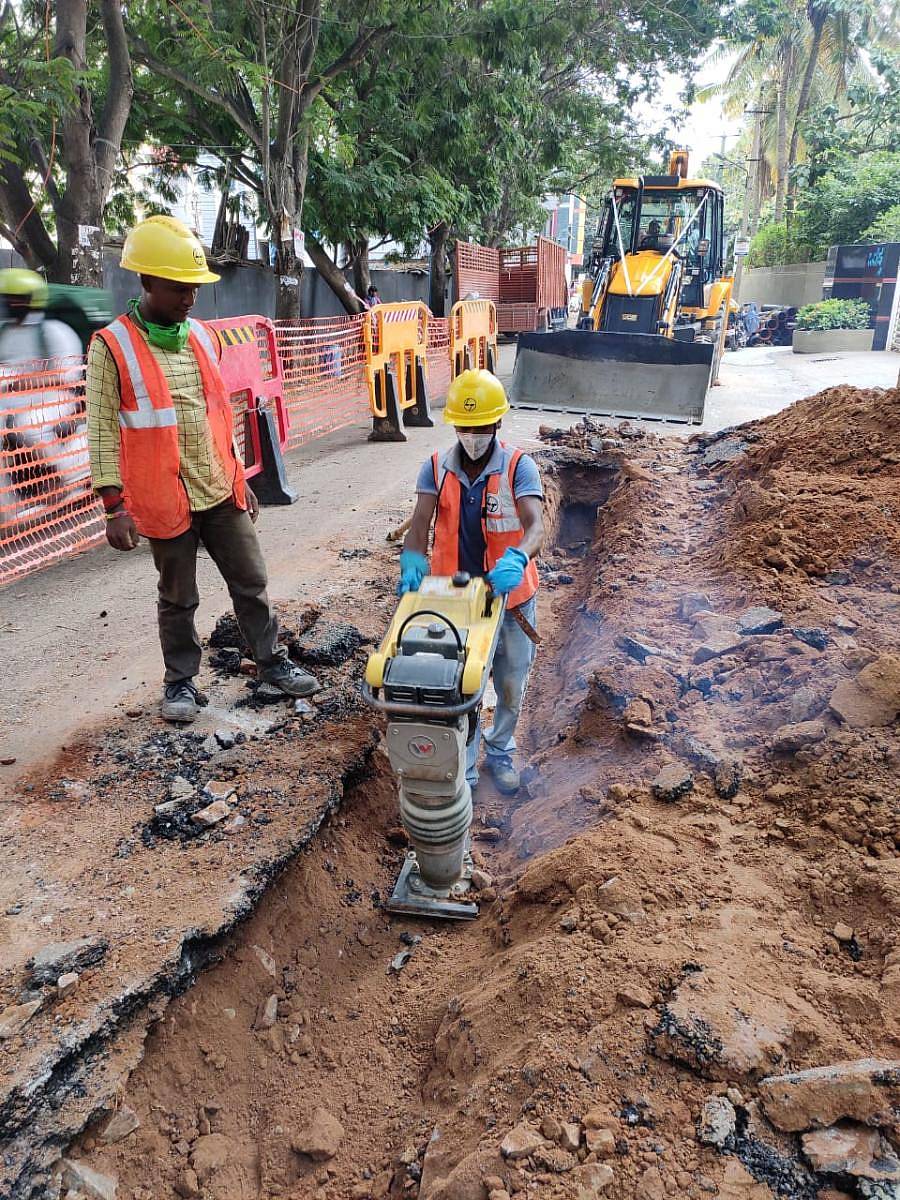 ಬೆಳ್ಳಂದೂರಿನಲ್ಲಿ ಒಳಚರಂಡಿ ವ್ಯವಸ್ಥೆ ಕಲ್ಪಿಸುವ ಕಾಮಗಾರಿ ನಡೆಯುತ್ತಿದೆ