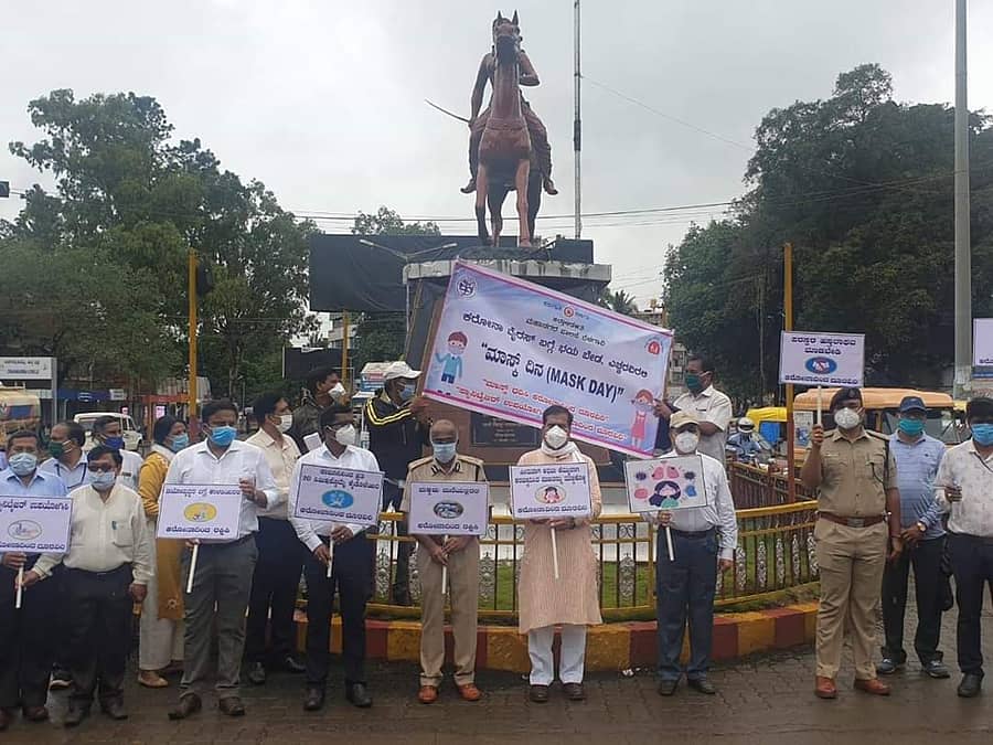 ಜಾಗೃತಿ ಜಾಥಾ ರೈಲ್ವೆ ಖಾತೆ ರಾಜ್ಯ ಸಚಿವ ಸುರೇಶ ಅಂಗಡಿ ಭಾಗವಹಿಸಿದ್ದರು