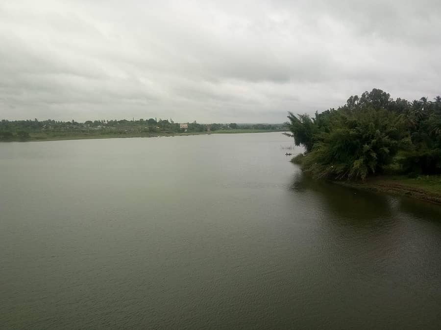 ಅಥಣಿ ತಾಲ್ಲೂಕು ವ್ಯಾಪ್ತಿಯ ಹಿಪ್ಪರಗಿ ಜಲಾಶಯದಲ್ಲಿ ಸಂಗ್ರಹವಾಗಿರುವ ಕೃಷ್ಣಾ ನದಿಯ ನೀರು