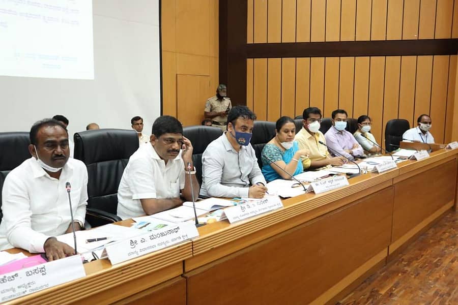 ಜಿ.ಪಂ. ಸಭಾಂಗಣದಲ್ಲಿ ಶುಕ್ರವಾರ ನಡೆದ ಕೆಡಿಪಿ ಸಭೆಯಲ್ಲಿ ಜಿಲ್ಲಾ ಉಸ್ತುವಾರಿ ಸಚಿವ ಅಶ್ವತ್ಥನಾರಾಯಣ ಮಾತನಾಡಿದರು