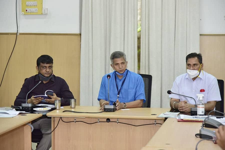 ಸಭೆಯಲ್ಲಿ ಅನಂತ ಹೆಗಡೆ ಆಶೀಸರ(ಮಧ್ಯದಲ್ಲಿ ಇರುವವರು) ಮಾತನಾಡಿದರು. ಪಾಲಿಕೆ ವಿಶೇಷ ಆಯುಕ್ತ(ಅರಣ್ಯ) ಜೆ.ಮಂಜುನಾಥ್, ಪ್ರಧಾನ ಮುಖ್ಯ ಅರಣ್ಯ ಸಂರಕ್ಷಣಾಧಿಕಾರಿ ವಿರೇಂದರ್ ಸಿಂಗ್ ಇದ್ದರು