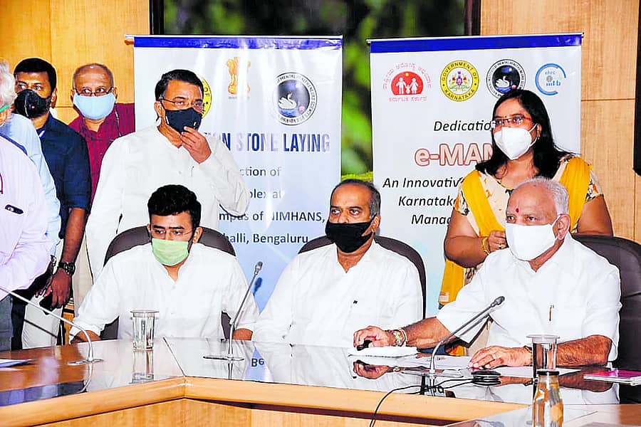 ತಂತ್ರಾಂಶದ ಸಹಾಯದಿಂದ ಬಿ.ಎಸ್. ಯಡಿಯೂರಪ್ಪ ಅವರು ನೂತನ ಕಟ್ಟಡದ ಶಂಕುಸ್ಥಾಪನೆಗೆ ಚಾಲನೆ ನೀಡಿದರು. ಸಂಸದರಾದ ತೇಜಸ್ವಿಸೂರ್ಯ ಹಾಗೂ ಪಿ.ಸಿ. ಮೋಹನ್ ಇದ್ದಾರೆ