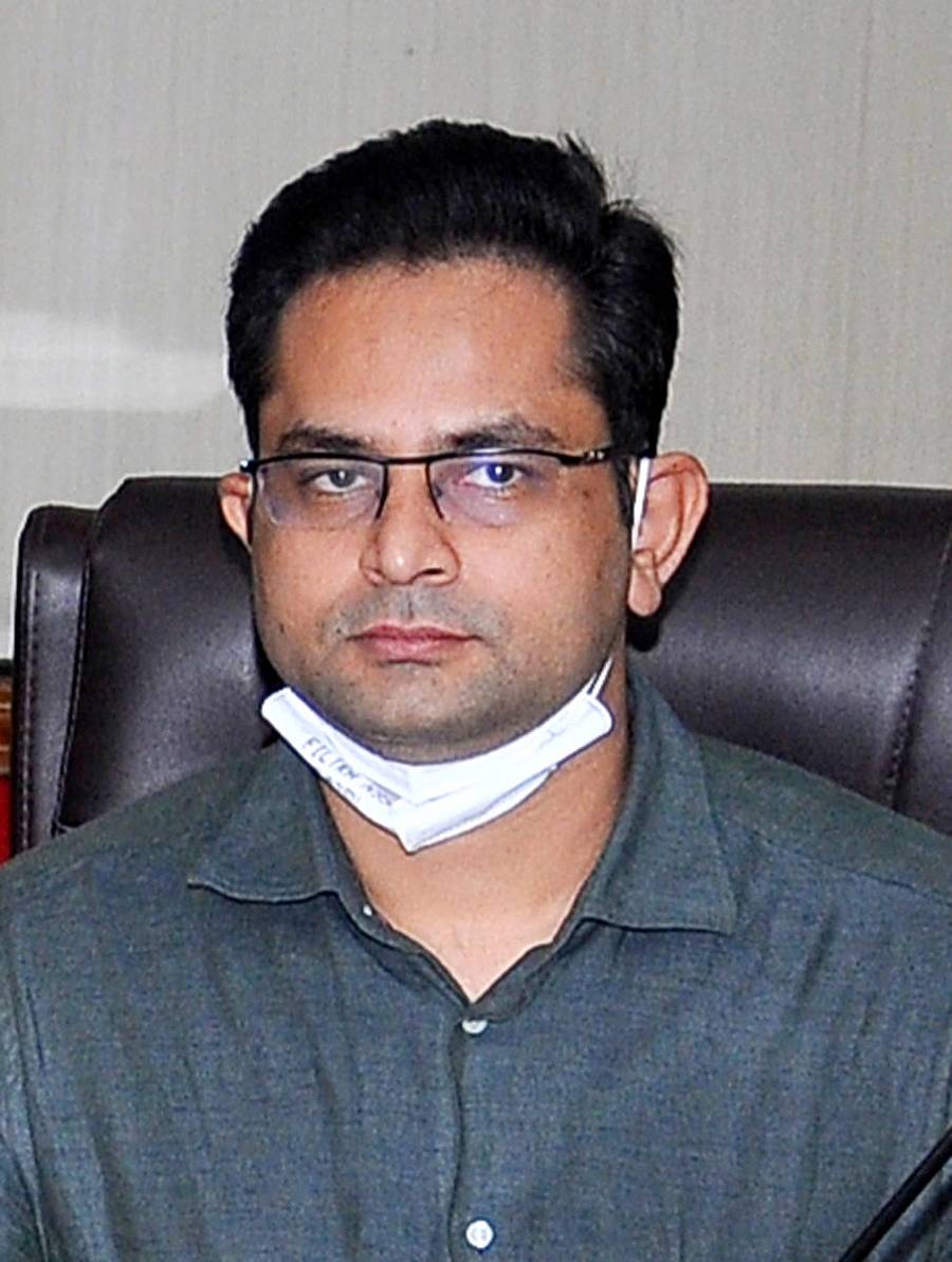 ಕೃಷ್ಣ ಬಾಜಪೇಯಿ, ಜಿಲ್ಲಾಧಿಕಾರಿ