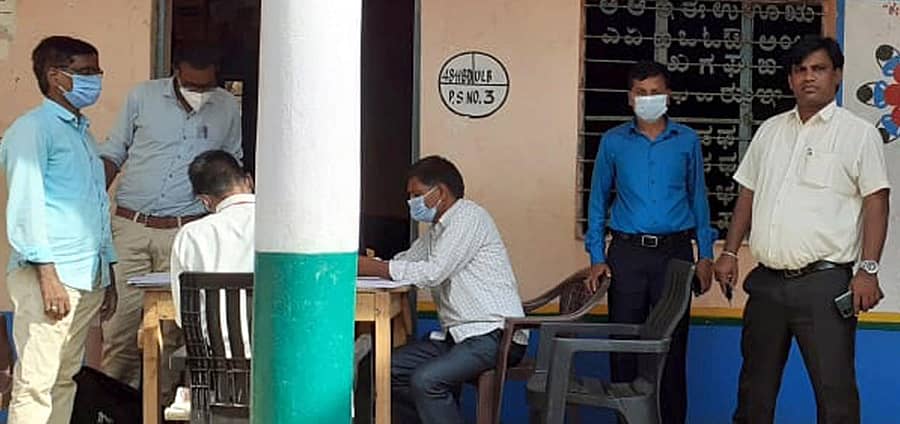 ಚಿಟಗುಪ್ಪ ಪಟ್ಟಣದಲ್ಲಿ ಗಂಟಲು ದ್ರವ ಮಾದರಿ ಸಂಗ್ರಹಿಸಲಾಯಿತು