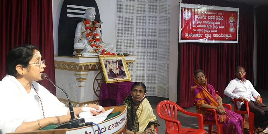 ಕಲಬುರ್ಗಿಯಲ್ಲಿ ಭಾನುವಾರ ನಡೆದ ಆನ್ಲೈನ್ ಅನುಭಾವ ಕಾರ್ಯಕ್ರಮದಲ್ಲಿ ಡಾ.ಗಂಗಾಂಬಿಕಾ ಪಾಟೀಲ ಮಾತನಾಡಿದರು