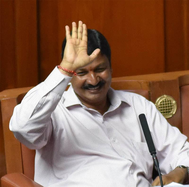 ಜಿಲ್ಲಾ ಉಸ್ತುವಾರಿ ಸಚಿವ ರಮೇಶ್ ಜಾರಕಿಹೊಳಿ ಪ್ರಗತಿ ಪರಿಶೀಲನಾ ಸಭೆ