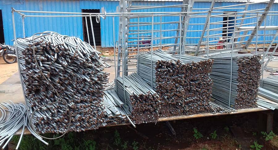 ಶಹಾಪುರ ತಾಲ್ಲೂಕಿನ ಹೊಸಕೇರಾ ತಾಂಡಾದ ಬಳಿ ವಾಲ್ಯೂಮೆಟ್ರಿಕ್ ಗೇಟ್ ಅಳವಡಿಸಲು ತಂದಿರುವ ಕಚ್ಚಾ ಸಾಮಗ್ರಿಗಳು