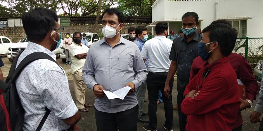 ಹೋರಾಟ ಸಮಿತಿಯ ಪ್ರಮುಖರು ಉಪಮುಖ್ಯಮಂತ್ರಿ ಸಿ.ಎನ್‌.ಅಶ್ವತ್ಥನಾರಾಯಣ ಅವರಿಗೆ ಮಂಗಳವಾರ ಮನವಿ ಸಲ್ಲಿಸಿದರು