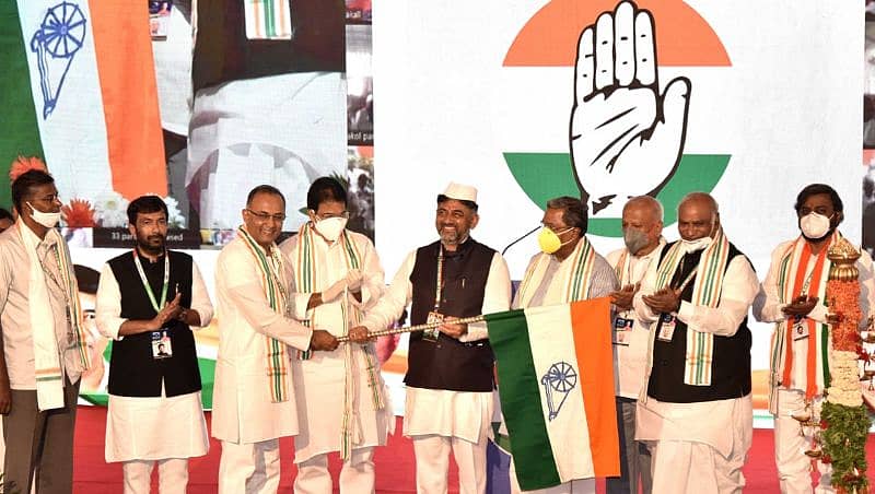 ಅಧಿಕಾರ ಸ್ವೀಕರಿಸಿದ ಡಿ.ಕೆ.ಶಿವಕುಮಾರ್