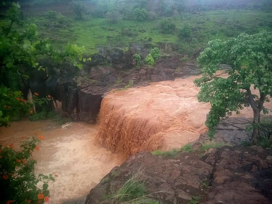 ಕಲಬುರ್ಗಿ ಜಿಲ್ಲೆಯ ಚಿಂಚೋಳಿ ತಾಲ್ಲೂಕಿನ ಎತ್ತಿಪೋತೆ ಜಲಪಾತ ಮೈದುಂಬಿ ಹರಿಯುತ್ತಿದೆ