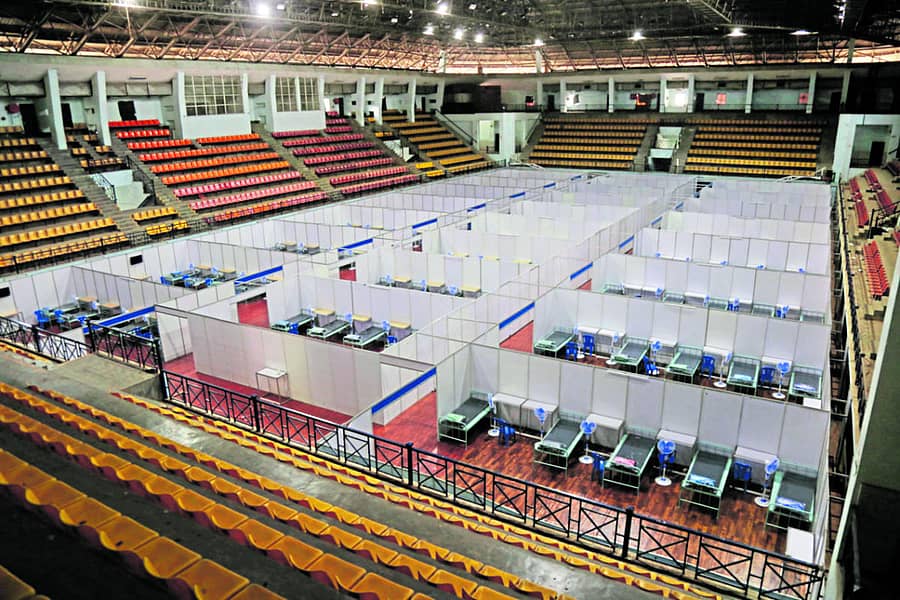 ಕೋವಿಡ್‌–19 ರೋಗಿಗಳ ಚಿಕಿತ್ಸೆಗಾಗಿ ಕೋರಮಂಗಲದ ಒಳಾಂಗಣ ಕ್ರೀಡಾಂಗಣದಲ್ಲಿ ತಾತ್ಕಾಲಿಕ ಆಸ್ಪತ್ರೆ ನಿರ್ಮಿಸಲಾಗಿದೆ –ಪ್ರಜಾವಾಣಿ ಚಿತ್ರ