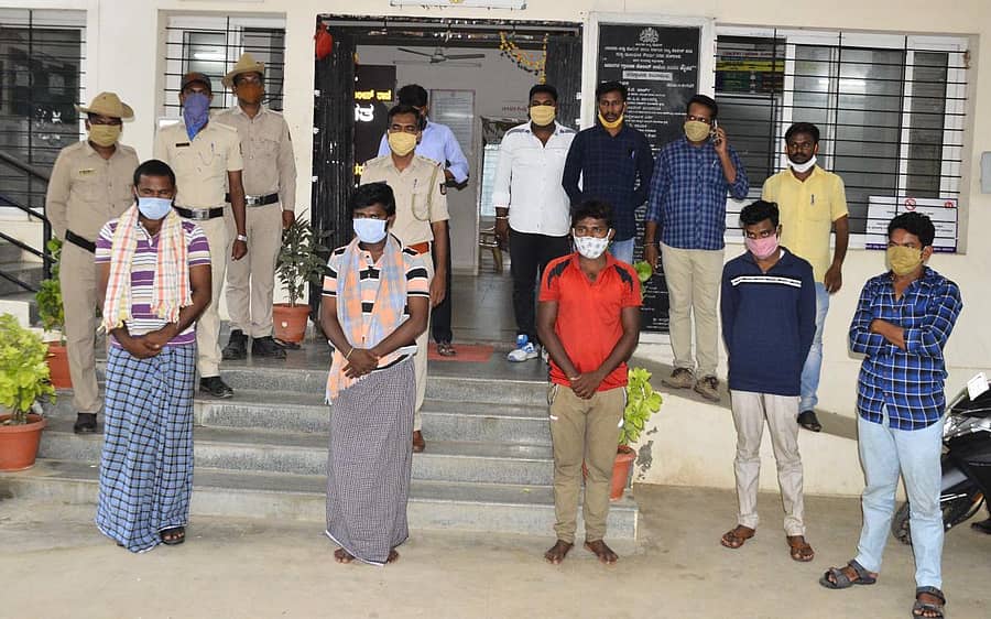 ಯಾದಗಿರಿ ಜಿಲ್ಲಾ ಪಂಚಾಯಿತಿ ವಿರೋಧ ಪಕ್ಷದ ನಾಯಕ ಮರಿಲಿಂಗಪ್ಪ ಕರ್ನಾಳ ಅವರ ಕೊಲೆಗೆ ಸುಪಾರಿ ನೀಡಿದ್ದ ಆರೋಪಿಗಳನ್ನು ಪೊಲೀಸರು ಬಂಧಿಸಿದ್ದಾರೆ