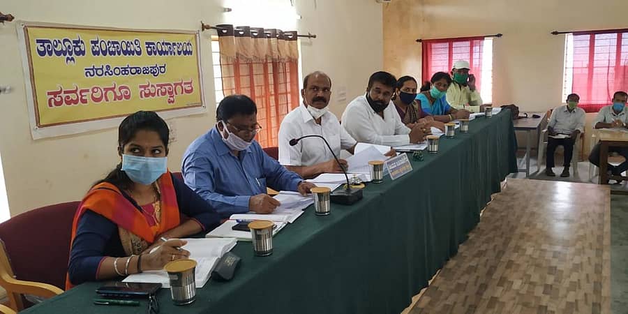 ಪ್ರಕೃತಿ ವಿಕೋಪ ನಿರ್ವಹಣೆ ಮುಂಜಾಗ್ರತಾ ಕ್ರಮಗಳ ಬಗ್ಗೆ ನರಸಿಂಹರಾಜಪುರದ ಸಾಮರ್ಥ್ಯಸೌಧದಲ್ಲಿ ಶನಿವಾರ ಶಾಸಕ ಟಿ.ಡಿ.ರಾಜೇಗೌಡ ಅಧ್ಯಕ್ಷತೆಯಲ್ಲಿ ಸಭೆ ನಡೆಯಿತು