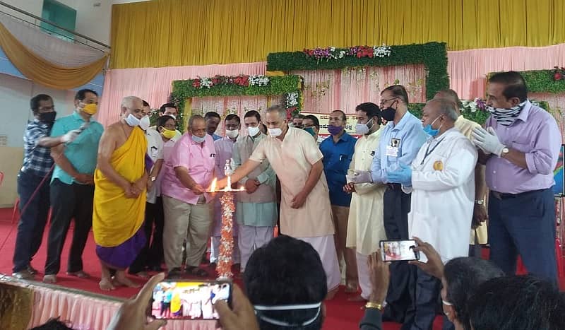 ಹುಬ್ಬಳ್ಳಿಯಲ್ಲಿ ಶನಿವಾರ ರಕ್ತದಾನ ಶಿಬಿರಕ್ಕೆ ಕೇಂದ್ರ ಸಚಿವ ಪ್ರಲ್ಹಾದ ಜೋಶಿ ಚಾಲನೆ ನೀಡಿದರು.