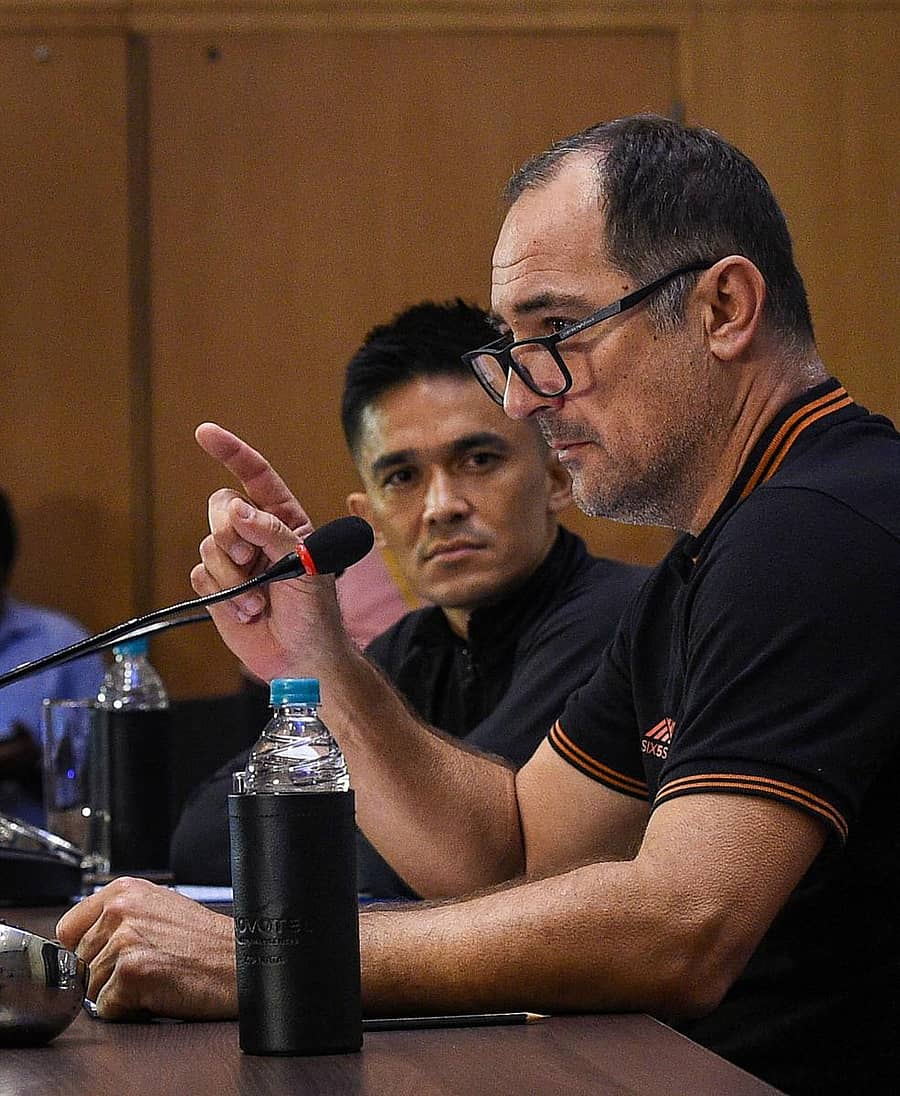 ಸುನಿಲ್ ಚೆಟ್ರಿ (ಎಡ) ಮತ್ತು ಇಗರ್ ಸ್ಟಿಮ್ಯಾಕ್