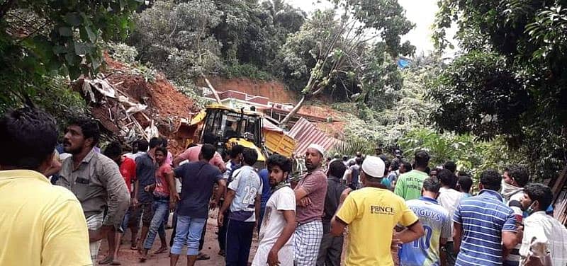 ಕೈಕಂಬ ಬಂಗ್ಲಗುಡ್ಡೆಯಲ್ಲಿ ಕುಸಿದ ಗುಡ್ಡ