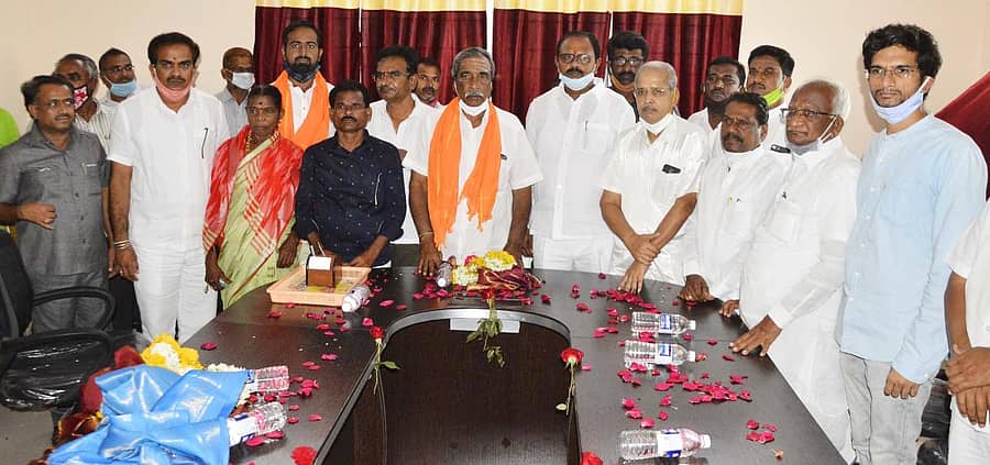 ಯಾದಗಿರಿ ನಗರದ ನಗರಾಭಿವೃದ್ಧಿ ಪ್ರಾಧಿಕಾರದ ಕಚೇರಿಯಲ್ಲಿ ಸೋಮವಾರದಂದು ಬಸವರಾಜ ಚಂಡ್ರಿಕಿ ಅಧ್ಯಕ್ಷರಾಗಿ ಅಧಿಕಾರ ಸ್ವೀಕರಿಸಿದರು