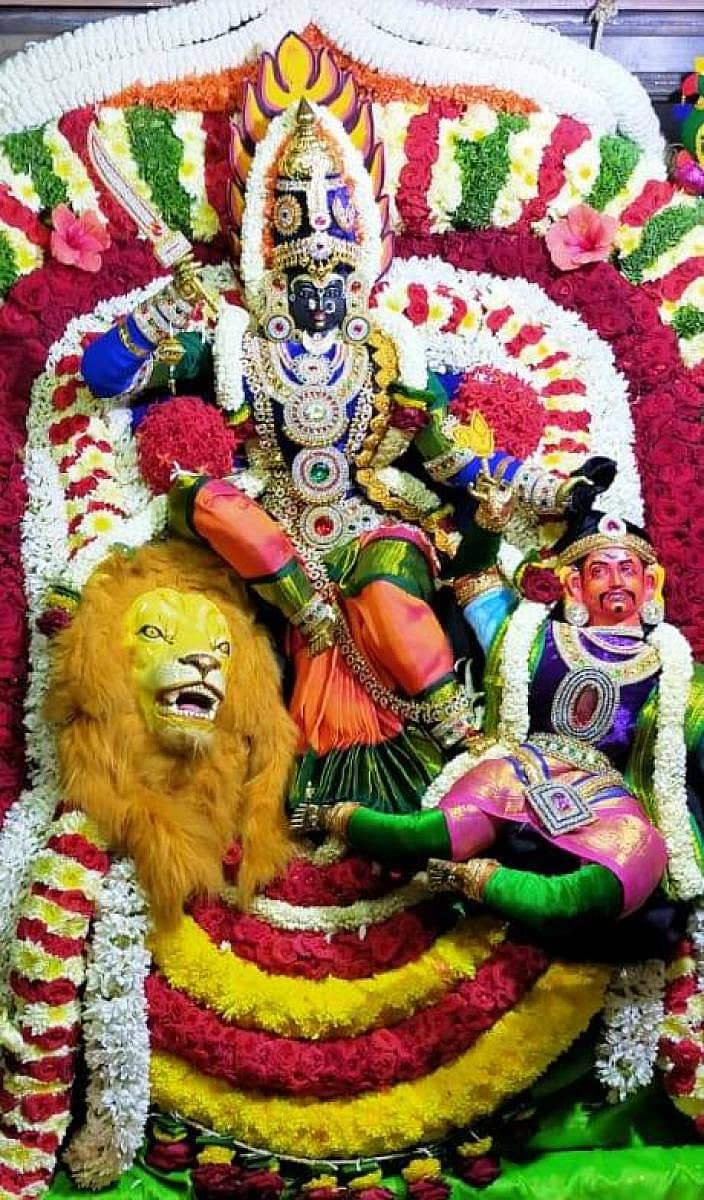 ಚಾಮುಂಡೇಶ್ವರಿ ದೇವರ ಮೂರ್ತಿಗೆ ಮಂಗಳವಾರ ವಿಶೇಷ ಅಲಂಕಾರ ಮಾಡಲಾಗಿತ್ತು