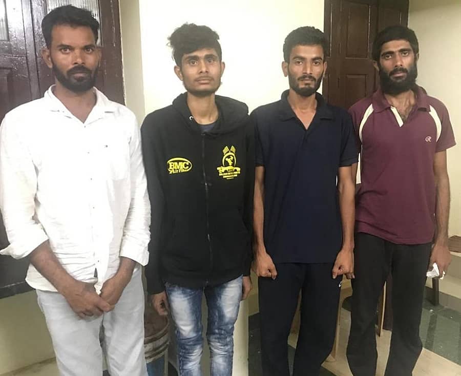 ಬಂಧಿತ ಆರೋಪಿಗಳು ಪ್ರಭ, ಶಾಹೀದ್ಖಾನ್, ಅಕ್ಬರ್ ಪಾಷಾ, ಮೊಹಿದ್ಖಾನ್