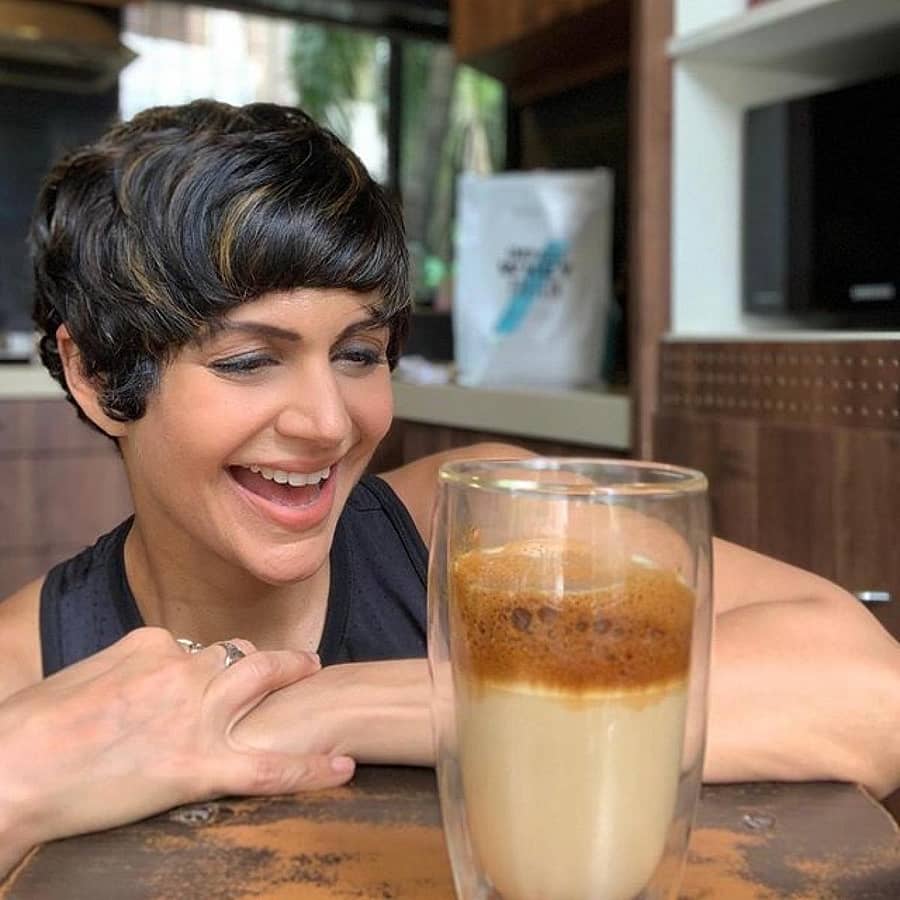 ಪ್ರೊಟೀನ್ ಕಾಫಿಯೊಂದಿಗೆ ಮಂದಿರಾ ಬೇಡಿ