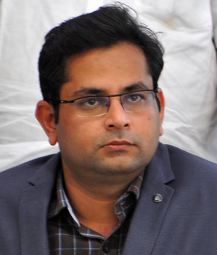 ಕೃಷ್ಣ ಬಾಜಪೇಯಿ, ಜಿಲ್ಲಾಧಿಕಾರಿ