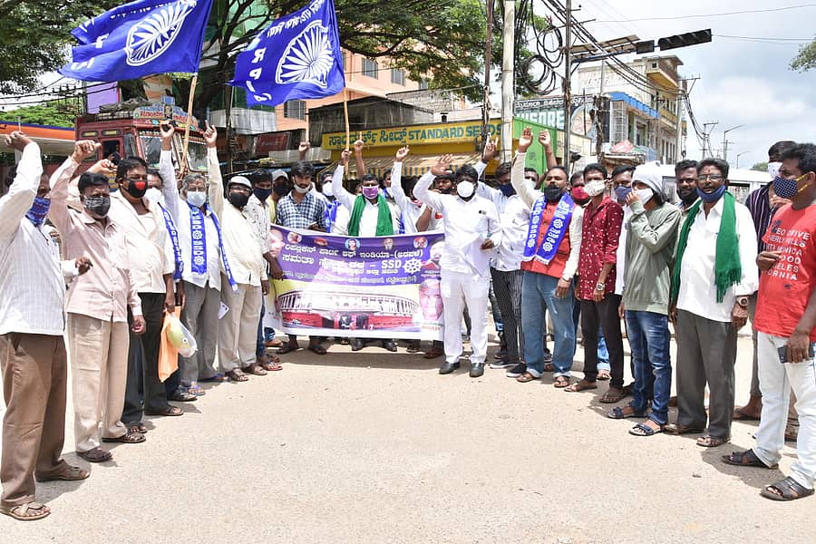 ಆರ್‌ಪಿಐ ಕಾರ್ಯಕರ್ತರು ನಗರದಲ್ಲಿ ಪ್ರತಿಭಟನೆ ನಡೆಸಿದರು.