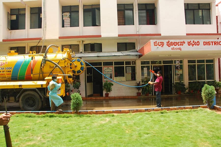 ಜಿಲ್ಲಾ ಪೊಲೀಸ್ ವರಿಷ್ಠಾಧಿಕಾರಿ ಕಚೇರಿಗೆ ಸ್ಯಾನಿಟೈಸ್ ಮಾಡಲಾಯಿತು