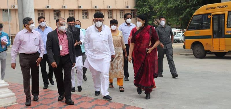 ವಿಕ್ಟೋರಿಯಾ ಆಸ್ಪತ್ರೆಗೆ ಭೇಟಿ ನೀಡಿದ ಡಿ.ಕೆ.ಶಿವಕುಮಾರ್ 